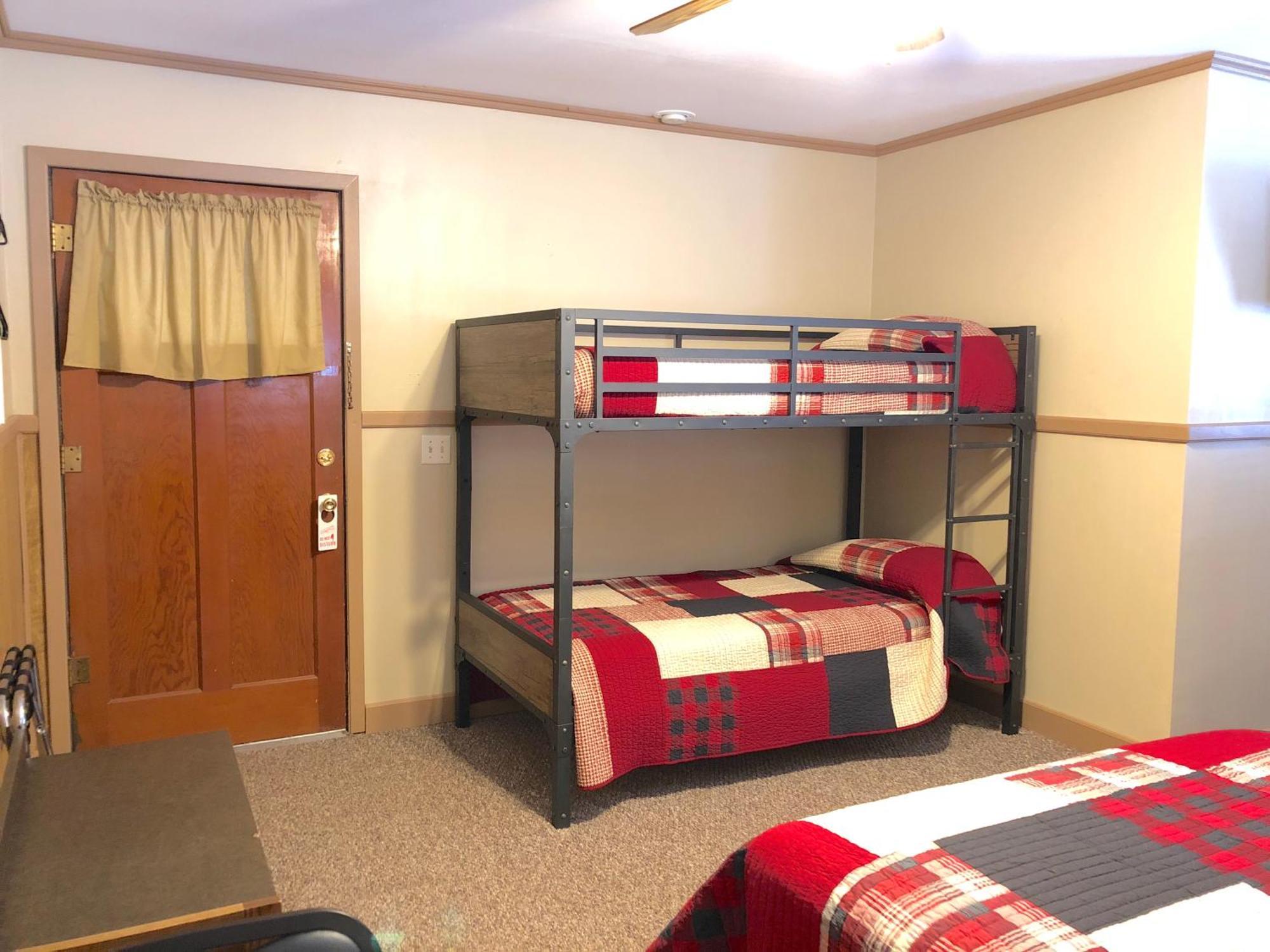 Rockerville Lodge & Cabins Keystone Room photo